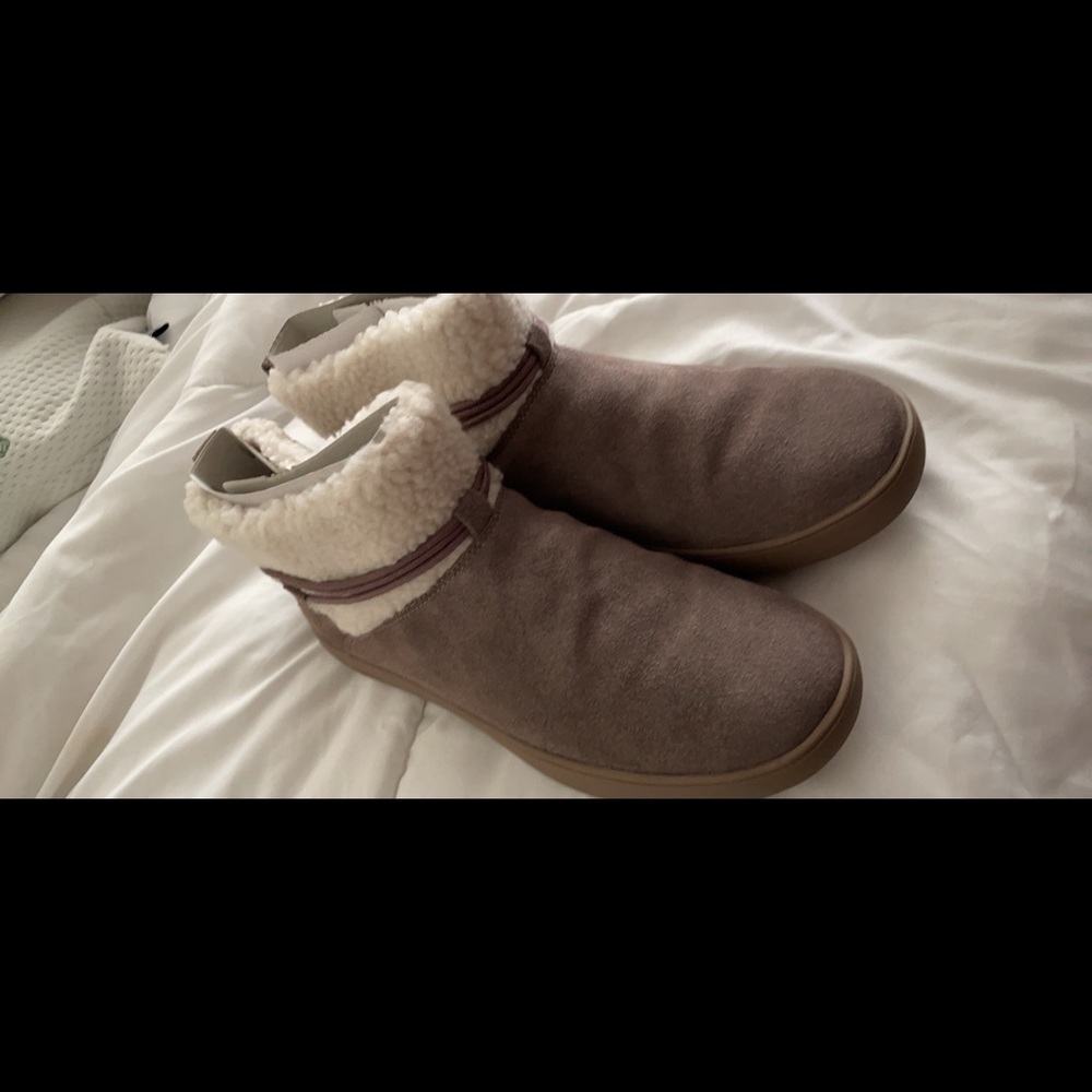 Ugg slipper shoes